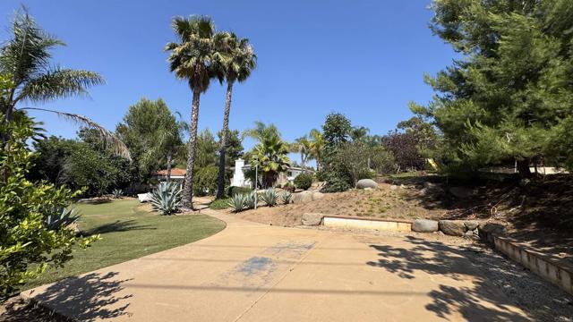 15696 Oakstand Road, Poway CA: https://media.crmls.org/mediaz/e76db5ea-d6d0-4c00-a846-fe57f61dd00d.jpg