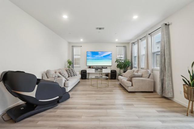 1941 Camden Street, Hollister CA: https://media.crmls.org/mediaz/e76dd330-83bd-4c0d-905b-f03c49eae0ba.jpg