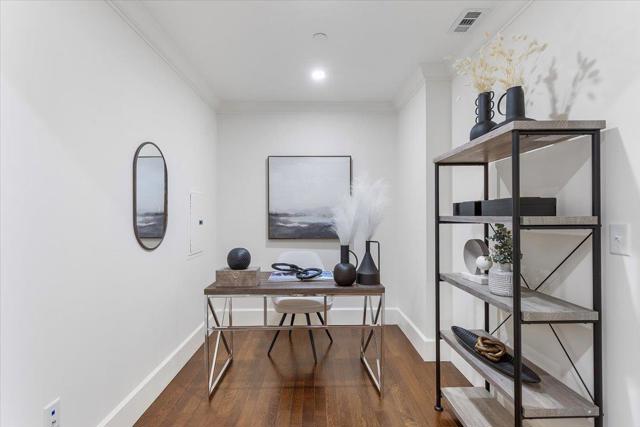 1645 Pacific Avenue, San Francisco CA: https://media.crmls.org/mediaz/e76dd834-3ec1-444f-b105-8842657a5d94.jpg