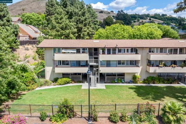 2345 Paloma Ct, Pinole CA: https://media.crmls.org/mediaz/e76e2af5-b3e9-4fb4-ac9b-0ce99751a389.jpg