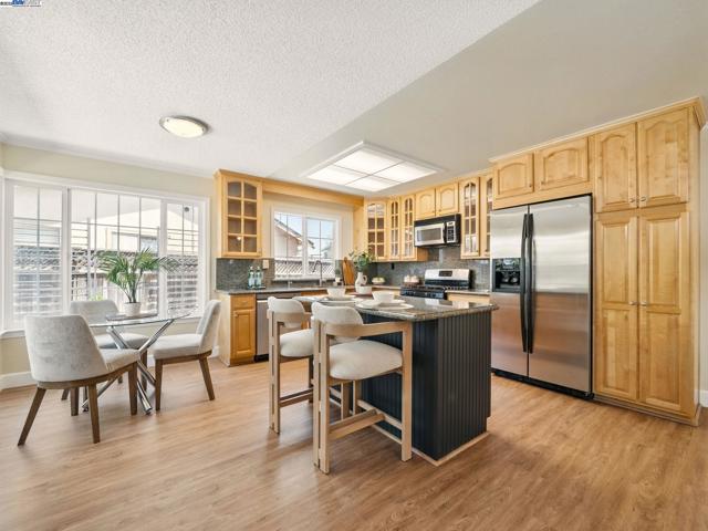 33537 Bardolph Cir, Fremont CA: https://media.crmls.org/mediaz/e76e3a41-cd7d-4c0c-bc35-2e35b4d93231.jpg