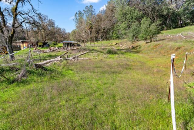 10264 Combie Road,  CA: https://media.crmls.org/mediaz/e76e7990-7b1d-4041-8547-ce7c68c46035.jpg