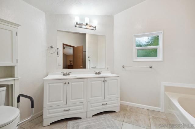 1831 Nova Gln, Escondido CA: https://media.crmls.org/mediaz/e76e83b4-6e41-4133-90ae-96adde3dcc77.jpg
