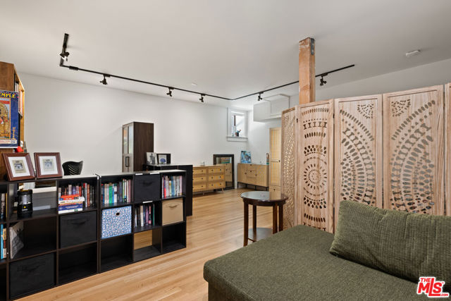 1421 Edgecliffe Drive, Los Angeles CA: https://media.crmls.org/mediaz/e76eb158-ff27-4c22-83fc-222174a5b0b9.jpg