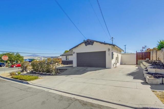 Image 2 of 50 For 307 Kingswood Street