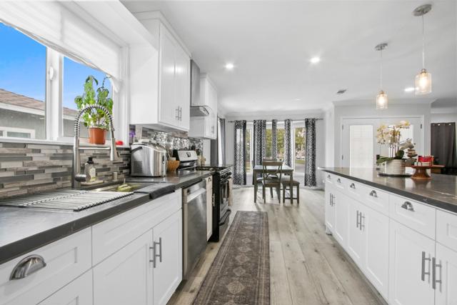 Detail Gallery Image 7 of 27 For 4903 Deeboyar Avenue, Lakewood,  CA 90712 - 5 Beds | 4 Baths