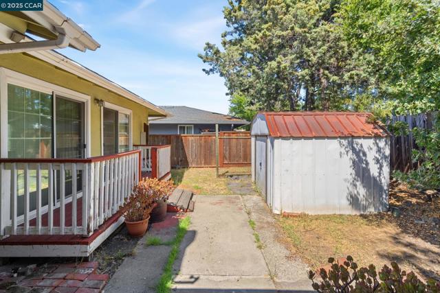 1216 Sherlock Way, Concord CA: https://media.crmls.org/mediaz/e76fe559-fb4e-4a99-9d3c-92d84216a872.jpg