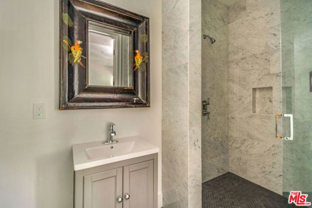 9669 Oak Pass Road, Beverly Hills CA: https://media.crmls.org/mediaz/e770da89-b787-4864-8ddd-8eaf430d8873.jpg