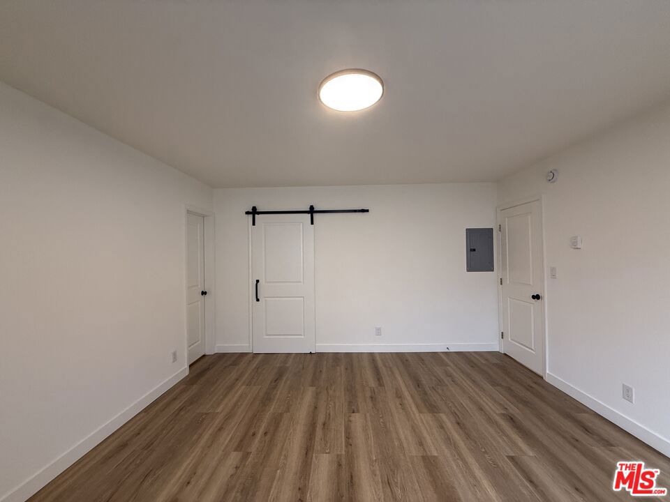 https://media.crmls.org/mediaz/e771c8f9-b3b2-4894-9042-d0a05ebccfd6.jpg?preset=X-Large