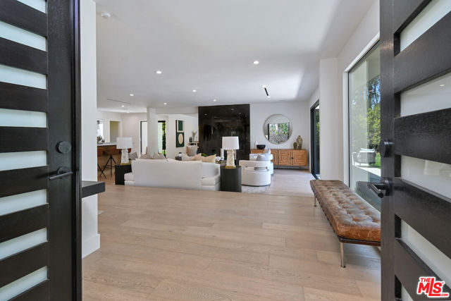 3221 Elvido Drive, Los Angeles CA: https://media.crmls.org/mediaz/e771fc19-c500-463f-a693-0fdfc9c29258.jpg