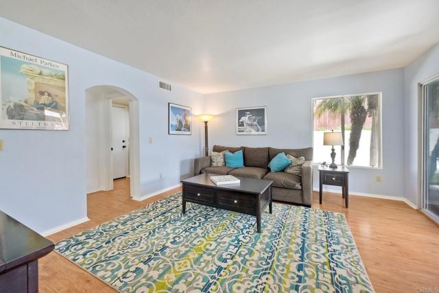 3737 Hillview Way, Oceanside CA: https://media.crmls.org/mediaz/e7722512-9647-4822-b624-f1fbb13356b7.jpg