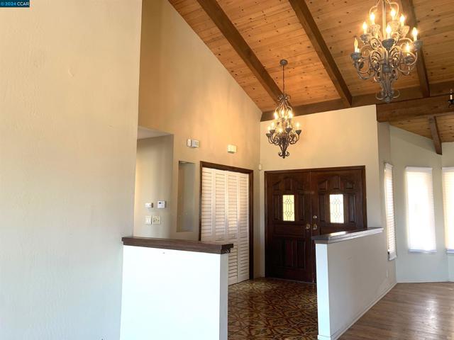 29 Anton Way, Novato CA: https://media.crmls.org/mediaz/e772e680-b261-4aa0-9023-0f46690e572c.jpg