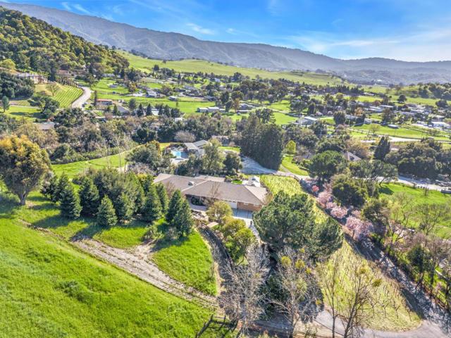 10260 Lucky Court, Gilroy CA: https://media.crmls.org/mediaz/e772e8c7-df9c-4cbb-97a6-2b8f49f50202.jpg
