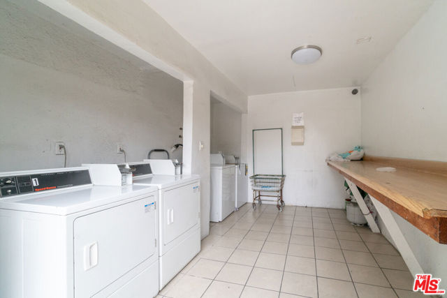 5511 Smiley Drive, Los Angeles CA: https://media.crmls.org/mediaz/e7734caa-e4c0-4322-b7cc-ec0fee977e90.jpg