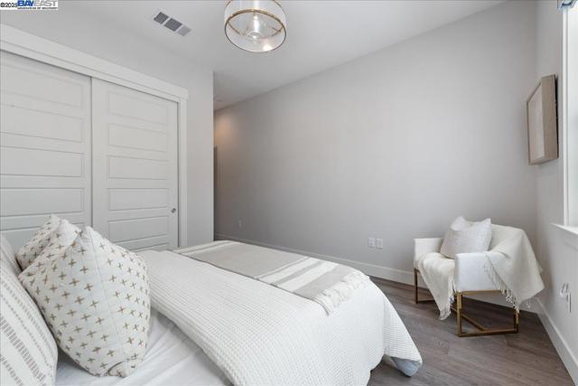7259 Lembert Hills Dr, Dublin CA: https://media.crmls.org/mediaz/e77368bb-0aaa-47c5-8571-8906a02a6c24.jpg