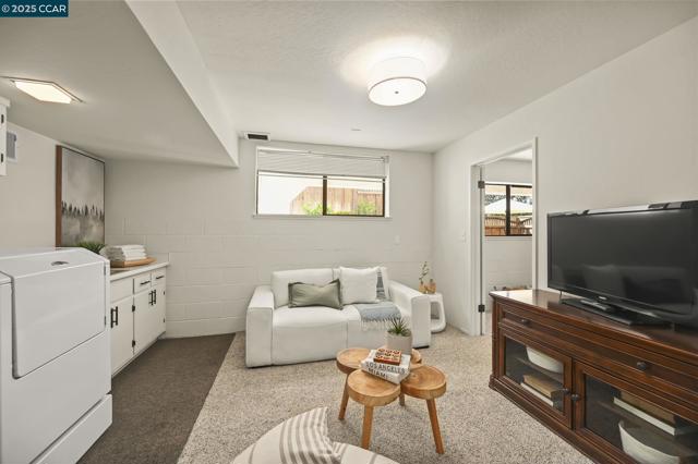 554 Golf Club Road, Pleasant Hill CA: https://media.crmls.org/mediaz/e773be0c-2077-401e-aeda-8e65a762daa9.jpg