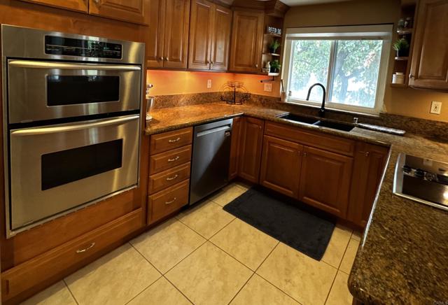 Detail Gallery Image 4 of 17 For 1492 Gustavo St #E,  El Cajon,  CA 92019 - 2 Beds | 2 Baths