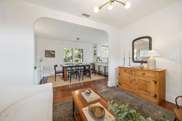 Detail Gallery Image 3 of 43 For 2116 Apex Ave, Los Angeles,  CA 90039 - 3 Beds | 2 Baths