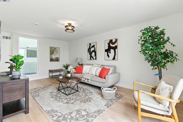 100 Byrne St, Daly City CA: https://media.crmls.org/mediaz/e774e919-1119-494b-a679-d3b00018d0fc.jpg