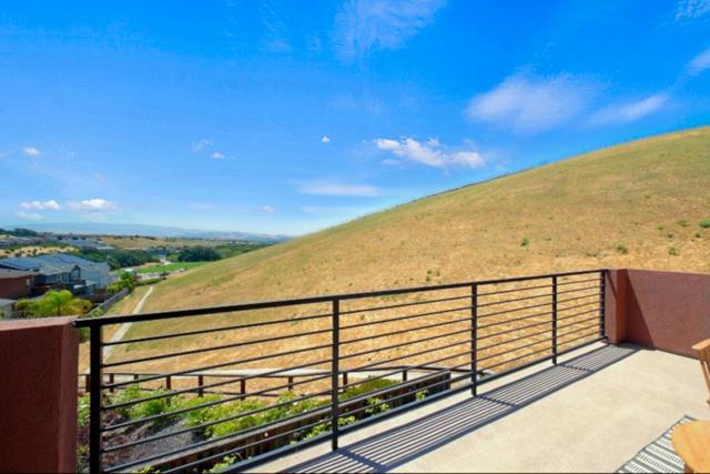 4190 Oak Knoll Drive, Dublin CA: https://media.crmls.org/mediaz/e77554ee-6bea-4547-8a9b-6dad725cc189.jpg
