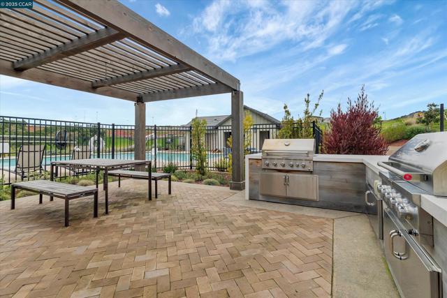 39103 Via Vicenza, San Ramon CA: https://media.crmls.org/mediaz/e7765797-4dd5-48f0-bca4-013e38cdcebc.jpg