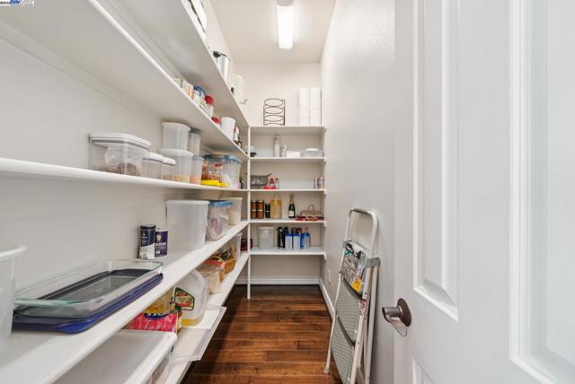 3633 Terrazzo Ct, Pleasanton CA: https://media.crmls.org/mediaz/e776686a-fb4a-4cd9-b6e0-d57617f6d06f.jpg