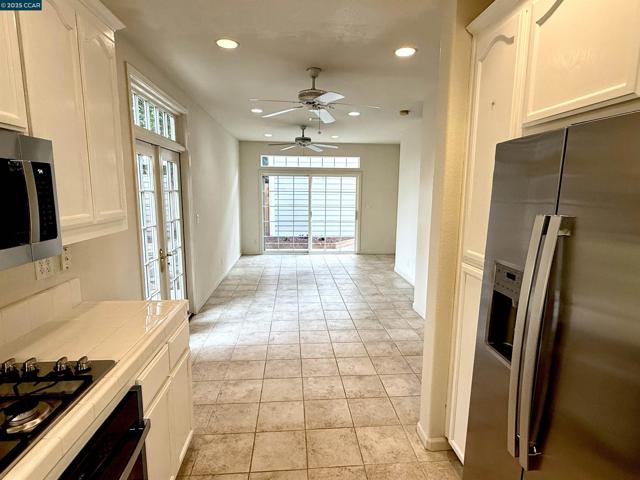 54 Village Square Pl, Pleasant Hill CA: https://media.crmls.org/mediaz/e7768bb9-5f45-401b-8c9e-12900730e987.jpg