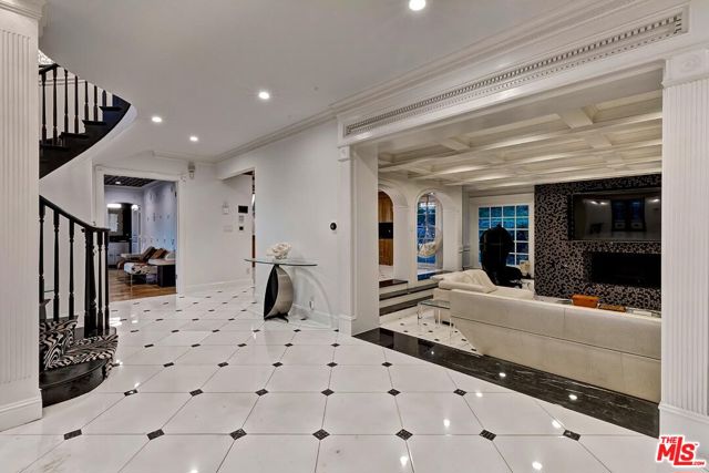 725 N Faring Road, Los Angeles CA: https://media.crmls.org/mediaz/e776a6f6-357c-4acd-9ab6-381e0ec19191.jpg