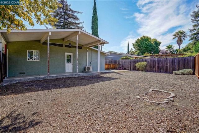 2206 Gehringer Dr, Concord CA: https://media.crmls.org/mediaz/e776cb5e-090a-4464-bdf2-e2b6462242d8.jpg