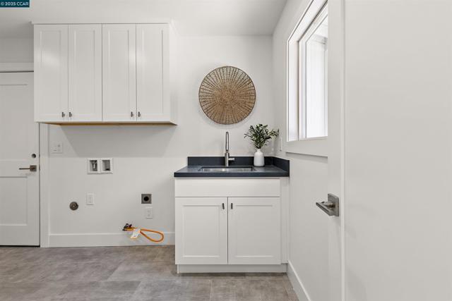 706 St Marys Rd, Lafayette CA: https://media.crmls.org/mediaz/e7773a40-869b-48cb-9225-c0d4fea0347a.jpg