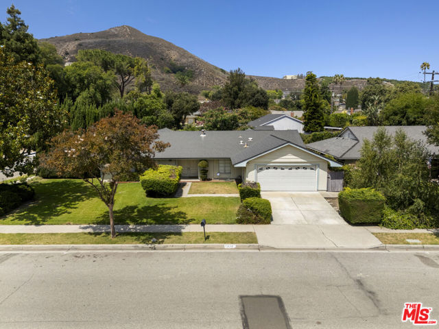 1379 Acapulco Avenue, Simi Valley CA: https://media.crmls.org/mediaz/e7779d1a-d4e5-4552-a252-38bc18892bc7.jpg