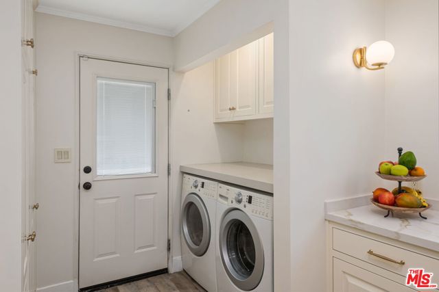 521 S Parish Place, Burbank CA: https://media.crmls.org/mediaz/e777be79-e093-4f61-968b-f7a40e0c1e11.jpg