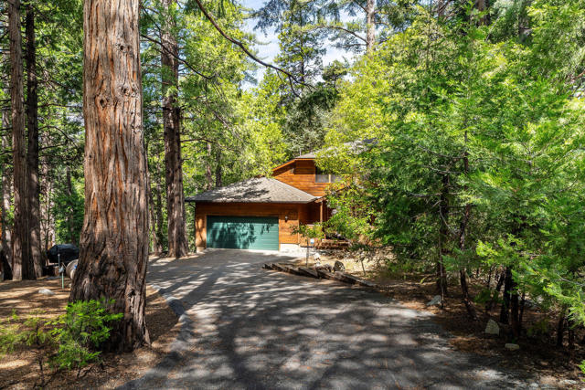 24542 Fern Valley Road, Idyllwild CA: https://media.crmls.org/mediaz/e777e13b-d456-416e-b4f2-bb2362c8cdc3.jpg