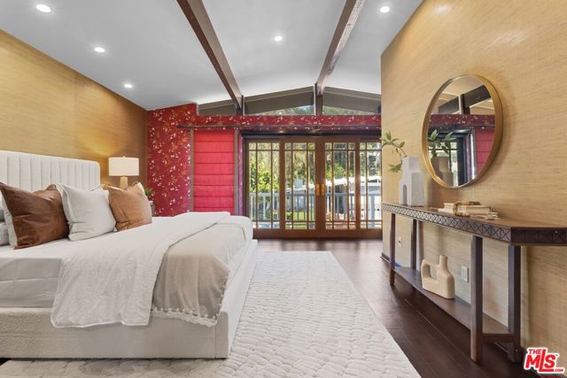 4040 Coldstream Terrace, Tarzana CA: https://media.crmls.org/mediaz/e778535a-9f5d-4fbc-8366-efd994207de8.jpg
