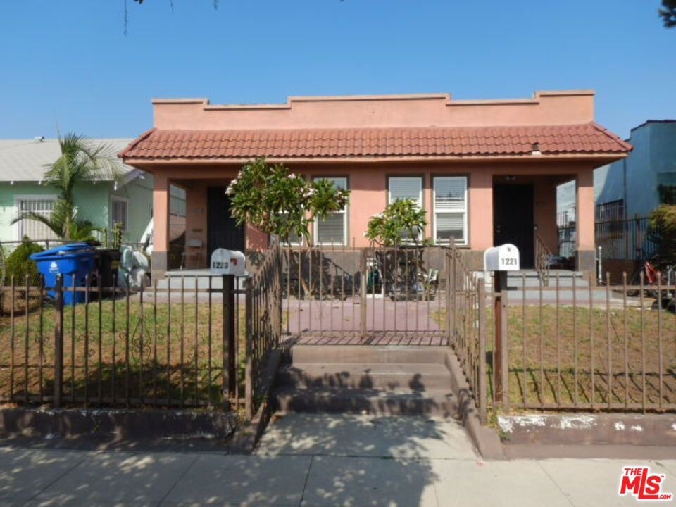 1221 W 51st Place, Los Angeles, CA 90037
