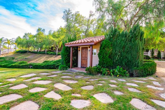 4703 Briana Ct, Fallbrook CA: https://media.crmls.org/mediaz/e778aab3-a7f7-4fca-bd9d-48829b4277d8.jpg