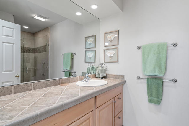 73259 Boxthorn Lane, Palm Desert CA: https://media.crmls.org/mediaz/e778fa87-0c2e-48ba-b8df-cddee2d9de5e.jpg