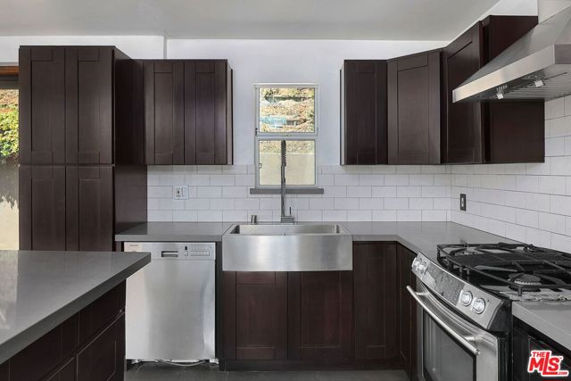 8629 Franklin Avenue, Los Angeles CA: https://media.crmls.org/mediaz/e7796dfc-f1c3-4670-9abd-ae7e464cbde0.jpg