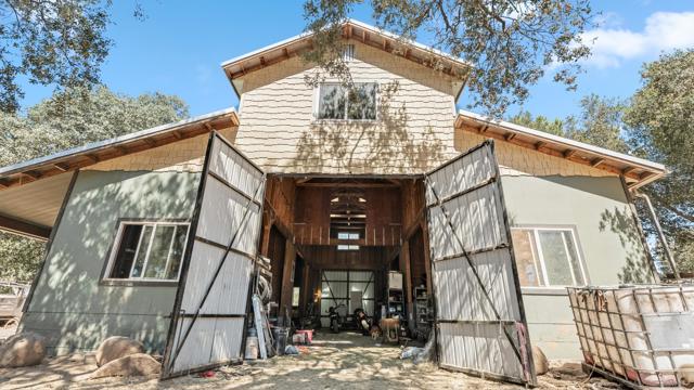 25218 Black Canyon Rd, Santa Ysabel CA: https://media.crmls.org/mediaz/e779edc5-119f-47f1-bb1d-8d438325ba11.jpg