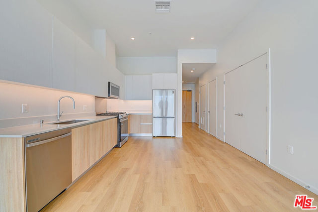 200 W Ocean Boulevard, Long Beach CA: https://media.crmls.org/mediaz/e77a6b66-2ed2-4018-8c4f-6e93c02c38ae.jpg