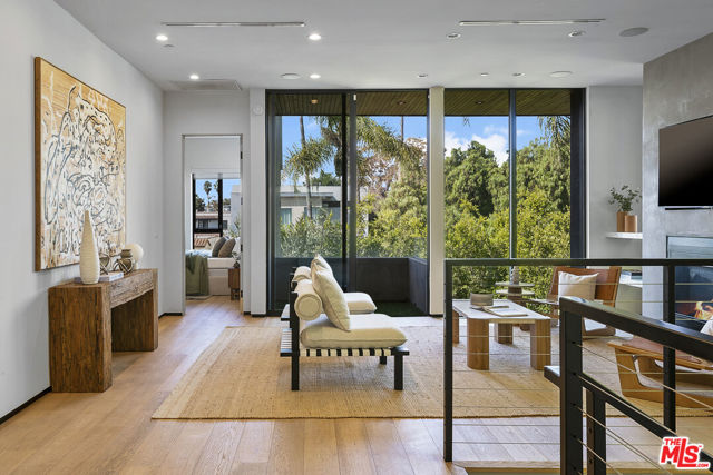 428 N La Jolla Avenue, Los Angeles CA: https://media.crmls.org/mediaz/e77a744f-d77e-429e-a2af-3c08eff93977.jpg