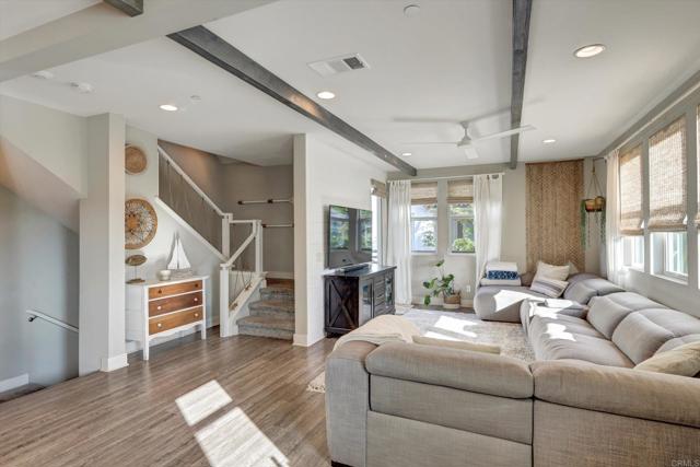 1570 Vista Del Mar Way, Oceanside CA: https://media.crmls.org/mediaz/e77b87e0-4af8-4721-a441-168fd271a265.jpg