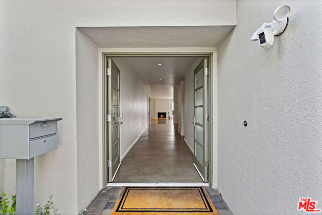 3444 Cloudcroft Drive, Malibu CA: https://media.crmls.org/mediaz/e77ba683-a26e-4edb-b285-818b8c25dc3d.jpg