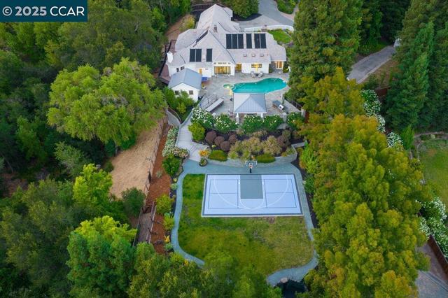 33 Los Arabis Circle, Lafayette CA: https://media.crmls.org/mediaz/e77bb4a1-14c7-4fec-aa4c-bf96c473619e.jpg