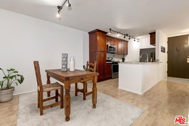 421 S La Fayette Park Place, Los Angeles CA: https://media.crmls.org/mediaz/e77bc8d2-7157-424d-8cf2-5244aed7ec69.jpg