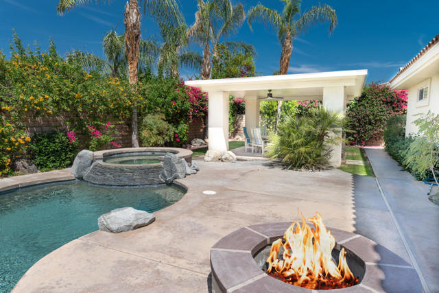 12 Varsity Circle, Rancho Mirage CA: https://media.crmls.org/mediaz/e77bf057-8168-4d66-a56f-966c6be50cf1.jpg