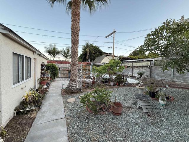 3761 Poe Street, San Diego CA: https://media.crmls.org/mediaz/e77bf2b9-75b8-4e17-9f6b-99a99761e3ae.jpg