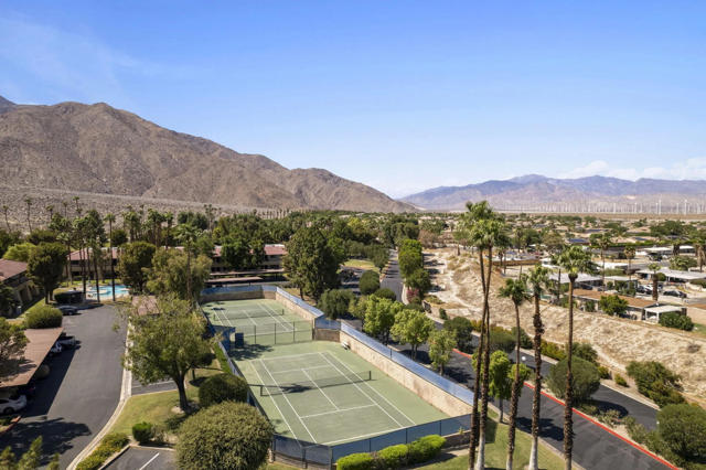 575 N Villa Court, Palm Springs CA: https://media.crmls.org/mediaz/e77bf7b5-3043-45e9-b4e5-83e7a75a524a.jpg