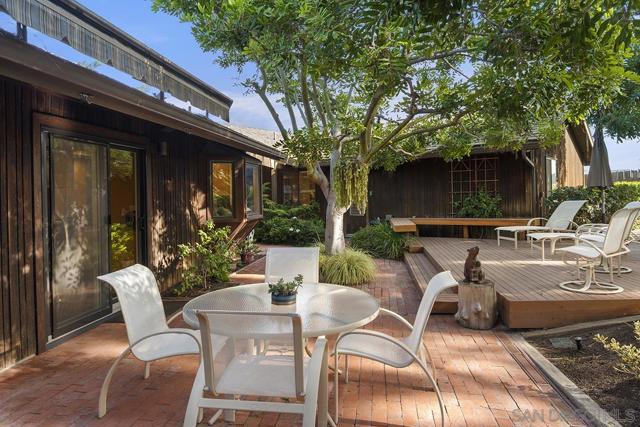 6346 Ridge Manor Avenue, San Diego CA: https://media.crmls.org/mediaz/e77c04b9-c7e2-40ef-8cbc-ca46c5024869.jpg