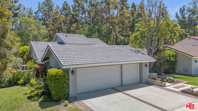 19 Rippling, Irvine CA: https://media.crmls.org/mediaz/e77c19a7-9483-48b4-b602-e0eccfbfa467.jpg